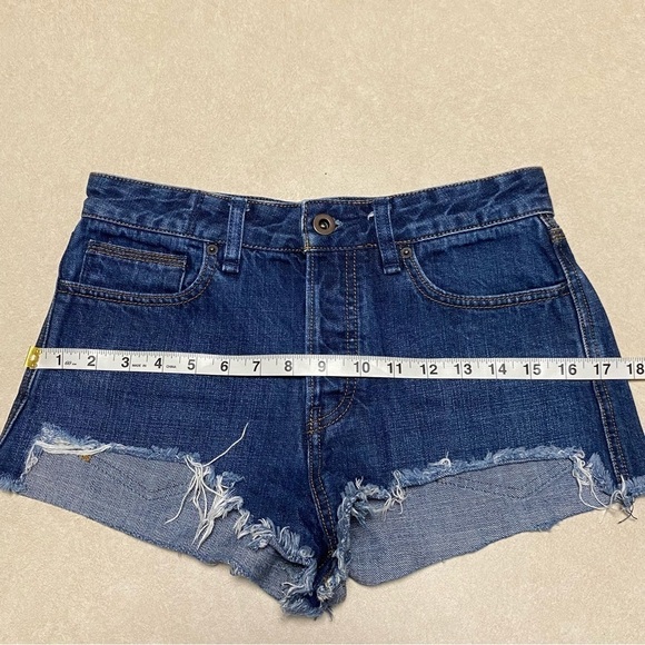 Free People Shorts Womens Size 26 Dark wash Loving Good Vibrations Cut Off Short - Picture 9 of 14